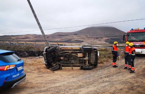 Driver abandons overturned vehicle