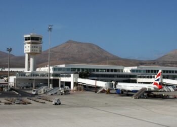 Passport stamping queues continue at Lanzarote airport