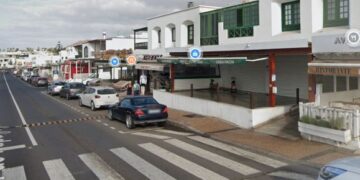 Drive-in shopping in Playa Blanca