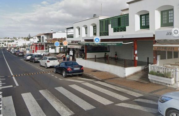 Drive-in shopping in Playa Blanca