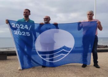 Puerto del Carmen hoists its Blue Flags