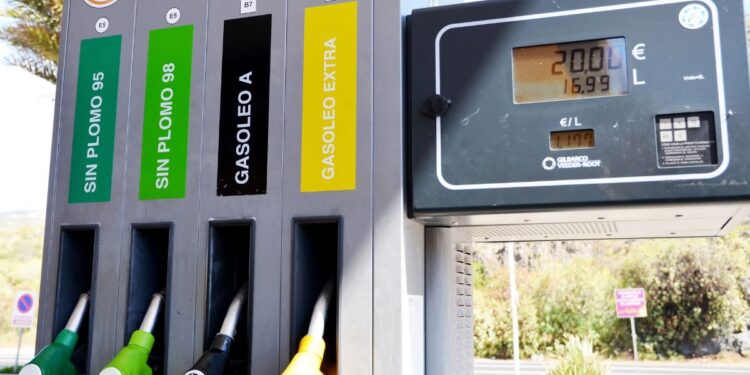 Petrol discount “discriminates against Lanzarote and Fuerteventura”