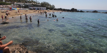Playa Chica pier pressure