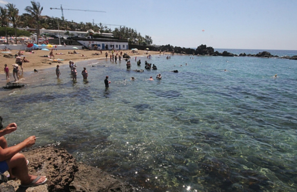Playa Chica pier pressure