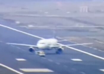 Plane stops on runway
