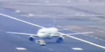 Plane stops on runway