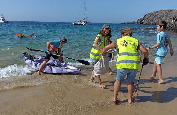 50 volunteers join to clean Los Ajaches