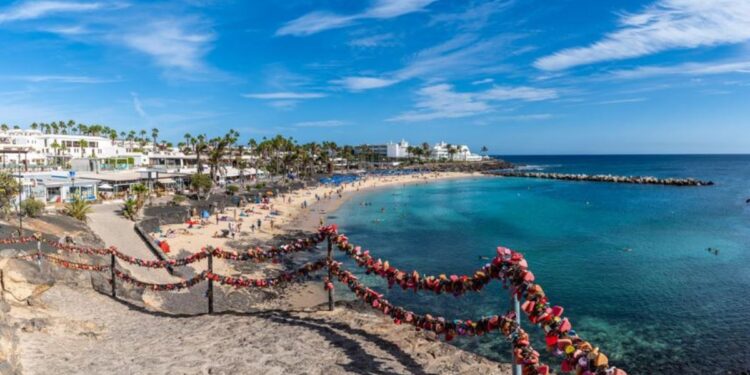 Playa Blanca beach cleanup next month
