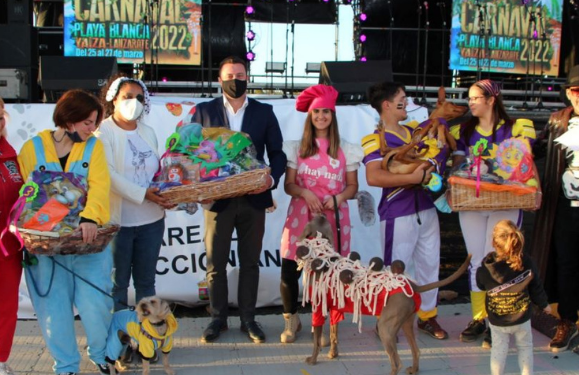Playa Blanca dog costume contest