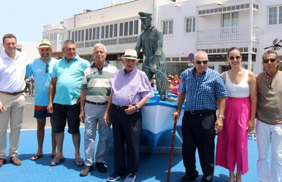 New statue in Playa Blanca