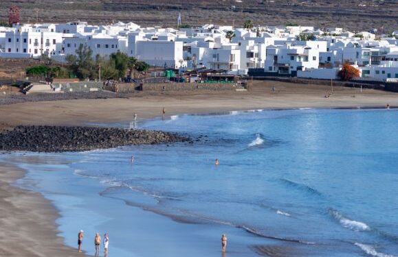 Two injured in traffic accident in Costa Teguise