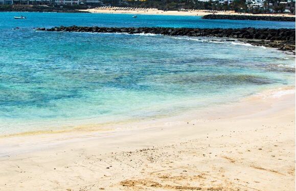 Playa las Cucharas closed for bathing