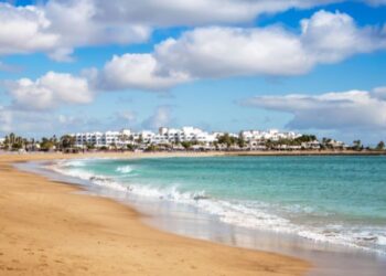 Los Pocillos beach closed