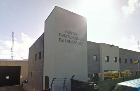 Prison guard saves inmates life