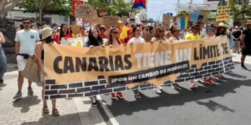 Huge peaceful protest against mass tourism in Arrecife
