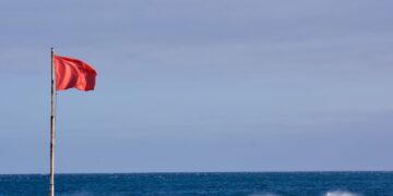 Part of Puerto del Carmen beach closed due to presence of E. coli