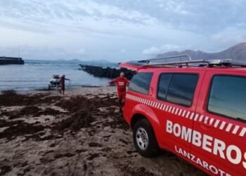 Teenagers rescued in Famara