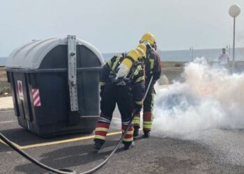 Rubbish bin fire extinguished
