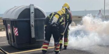 Rubbish bin fire extinguished