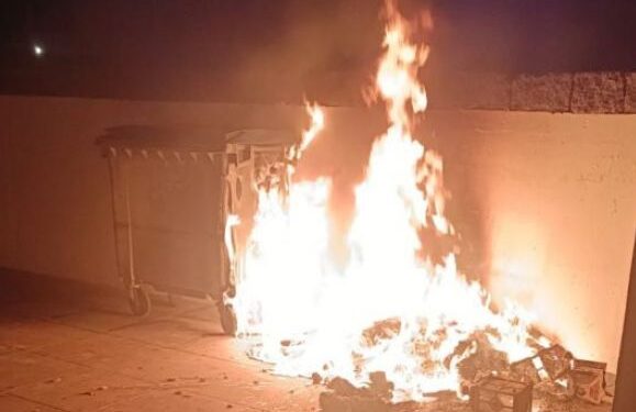 Rubbish container fire in Costa Teguise