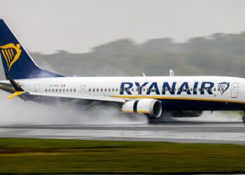 Drunken passenger “went bananas” on flight to Lanzarote