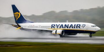 Drunken passenger “went bananas” on flight to Lanzarote