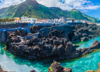 Safe corridor to Madeira