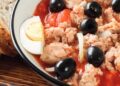 How to make Murcian tomato and tuna salad