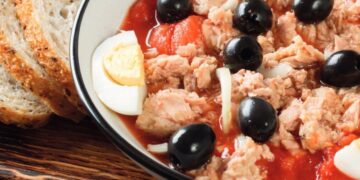 How to make Murcian tomato and tuna salad
