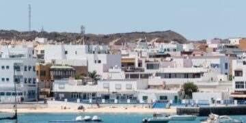 Suspect holiday rental scammers arrested