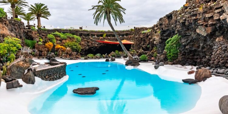 Security personnel added to the Jameos del Agua