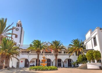 Shopping locally in San Bartolomé