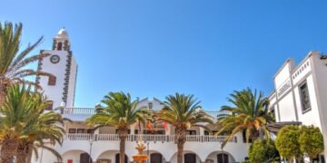 Shopping locally in San Bartolomé