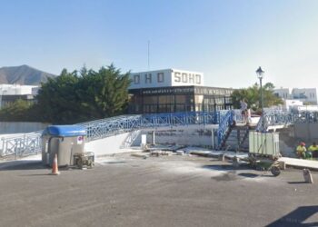 Fire at abandoned restaurant in Playa Blanca