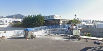 Fire at abandoned restaurant in Playa Blanca