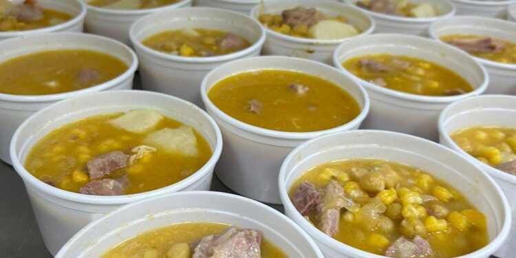 Arrecife soup kitchen offers Canary Day meal
