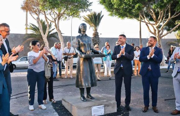 Statue unveiled in Arrecife