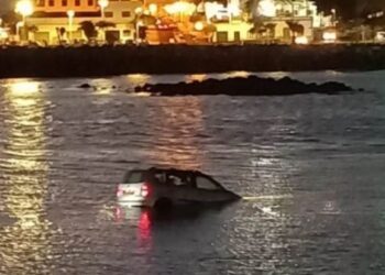 Submerged car recovered
