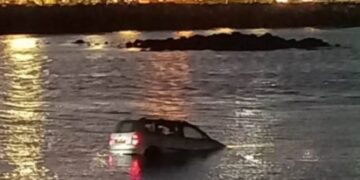 Submerged car recovered