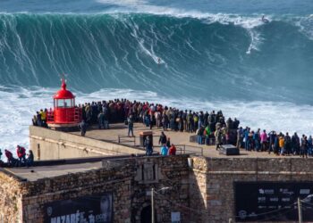 Surfing destinations connect