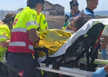 Arrecife local police and citizen rescue swimmer