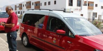 Endless taxi queues in Playa Blanca