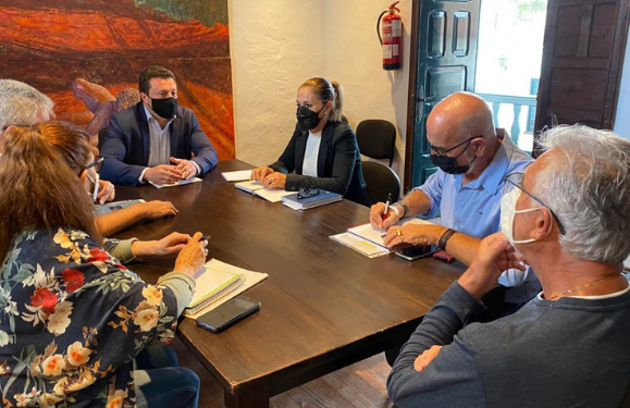 Yaiza Ayuntamiento to improve taxi services