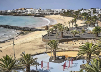 Teguise announces contract for hammocks and umbrellas on beaches