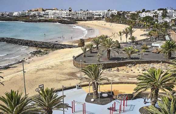 Teguise announces contract for hammocks and umbrellas on beaches
