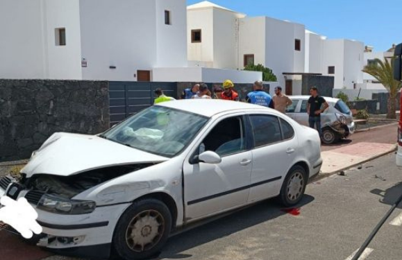 Three-car crash in Playa Blanca