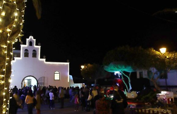 Tías Christmas light switch-on