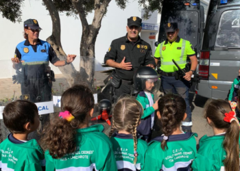 Tías school kids police tour