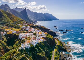 Tourists guide to the Canary Islands