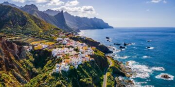 Tourists guide to the Canary Islands